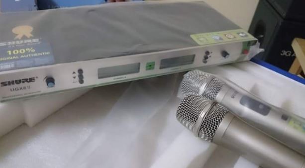 Micro không dây karaoke Shure UGX 8II